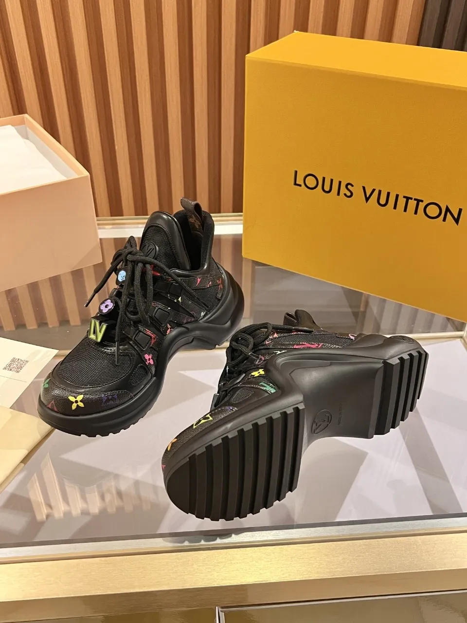 👟👟Ex-factory price 720👟👟 This three-color LV is different. 2025 new Murakami Takashi co-branded black three-color LV fancy button model Archlight donkey brand hardware casual sports dad shoes with an increased heel height of about 5.5cm, 35-41 white letter buckle